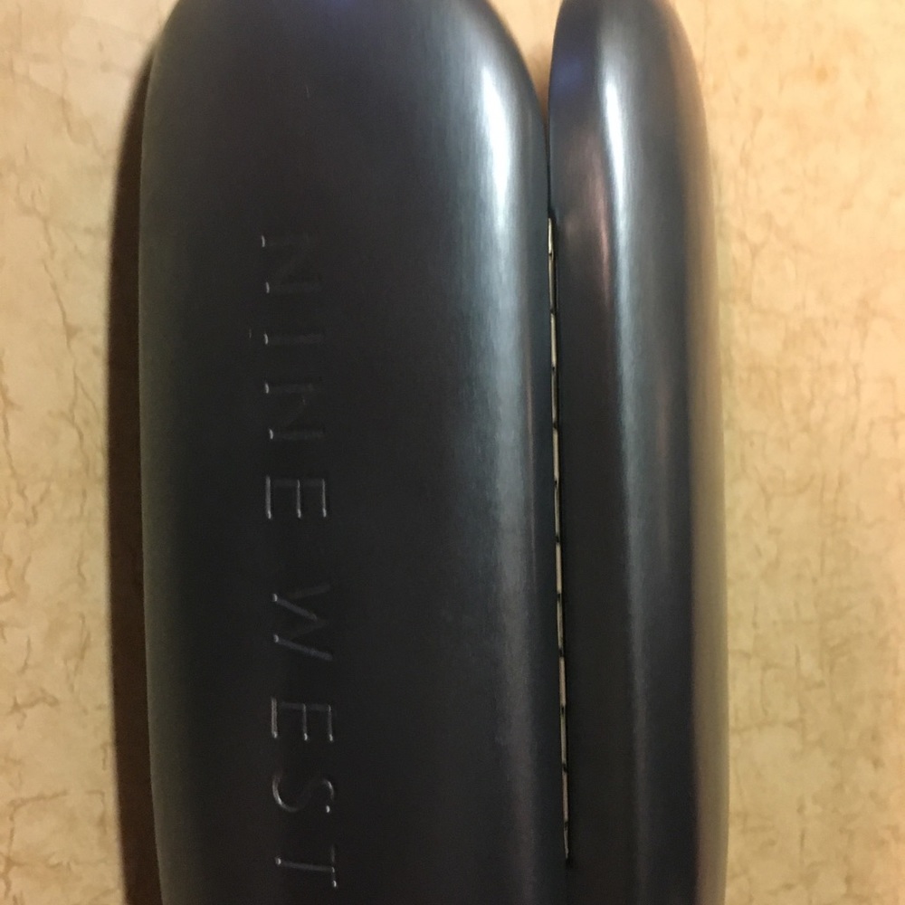 Hard eye glasses case